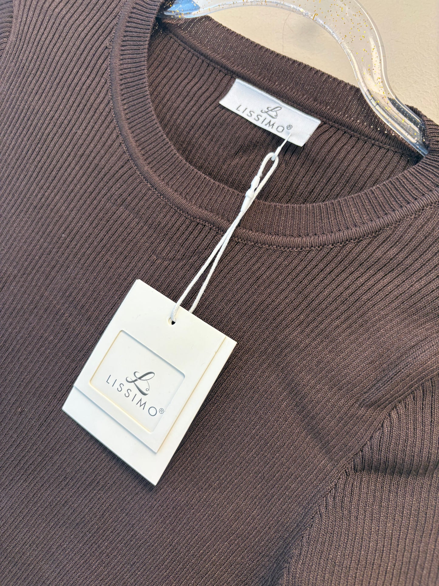 Brown ribbed jumper with white lining