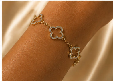 Sparkle clover bracelet