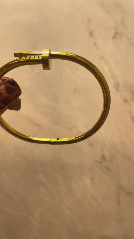 Nail bangle